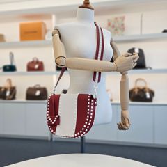 발렌티노 레더 락스터드 새들 크로스백 PW2B0A87