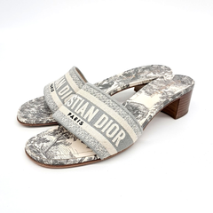 크리스찬 디올 DWAY 슬리퍼