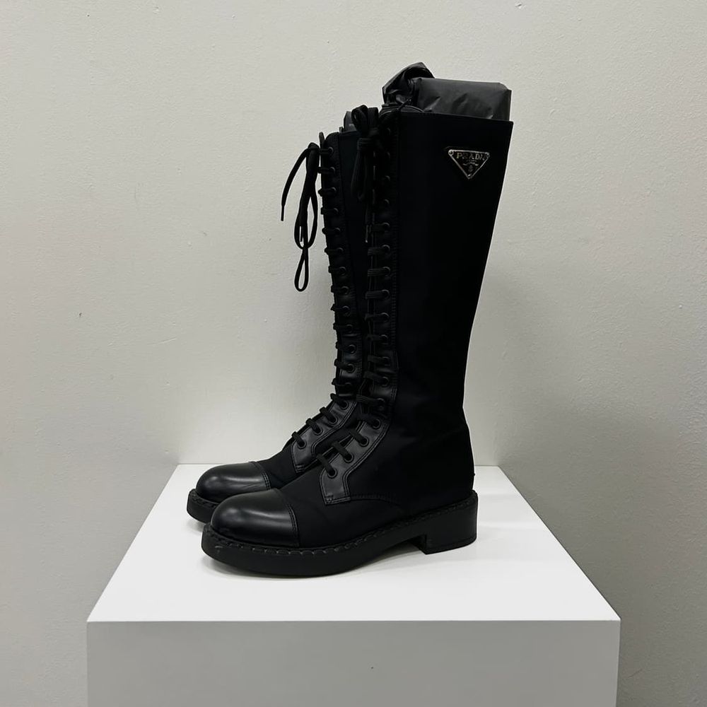 Prada 프라다 브러쉬드 레더 리나일론 레이스업 부츠 상품 이미지 1