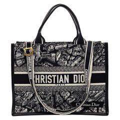 크리스찬디올 Dior M1324CETJ 블랙앤화이트 블랙 카프스킨 북토트 미디엄 토트백
