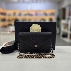 샤넬 쉐브론 WOC 미니 크로스백 26번대 A84350