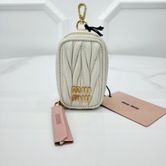 미우미우 마테라쎄 거울 미니 파우치 화이트 5TT172