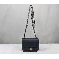 샤넬 램스킨 큐브 체인 미니 플랩백 블랙 AS3744