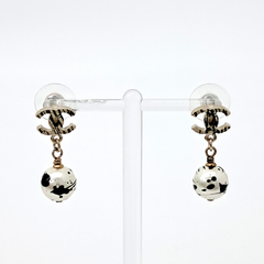 샤넬 페인트 진주 귀걸이